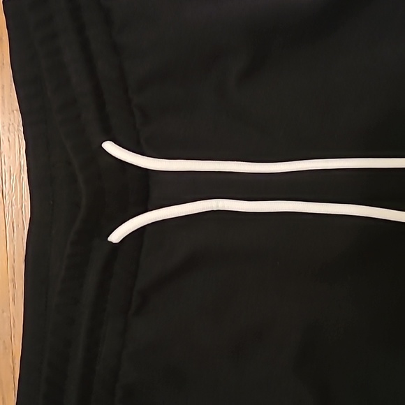 SPORTS ILLUSTRATED WOMEN'S BLACK SHORTS ELASTIC WAISTBAND SIZE SMALL - Picture 4 of 11